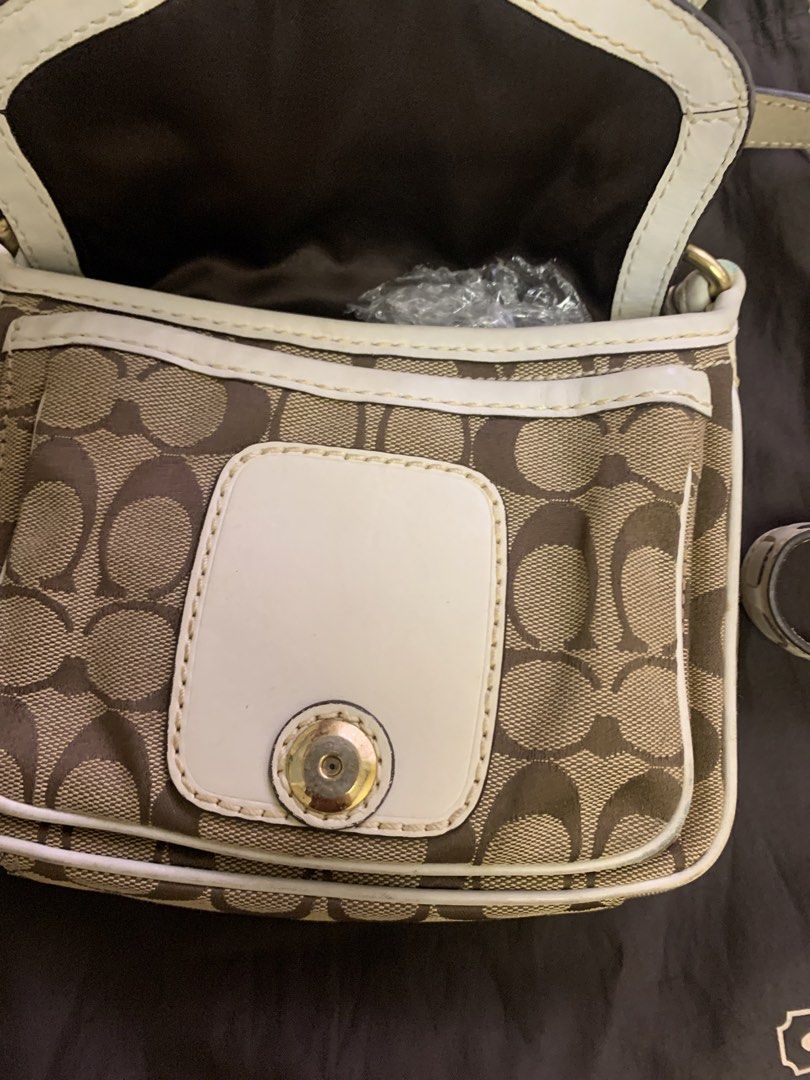 Iriginal Coach bag bought in japan (Category: Cross-body Bags) located in Manila. Submitted by labubu_lovelovelove (Listing ID 1455563387, Image 3). Description: .