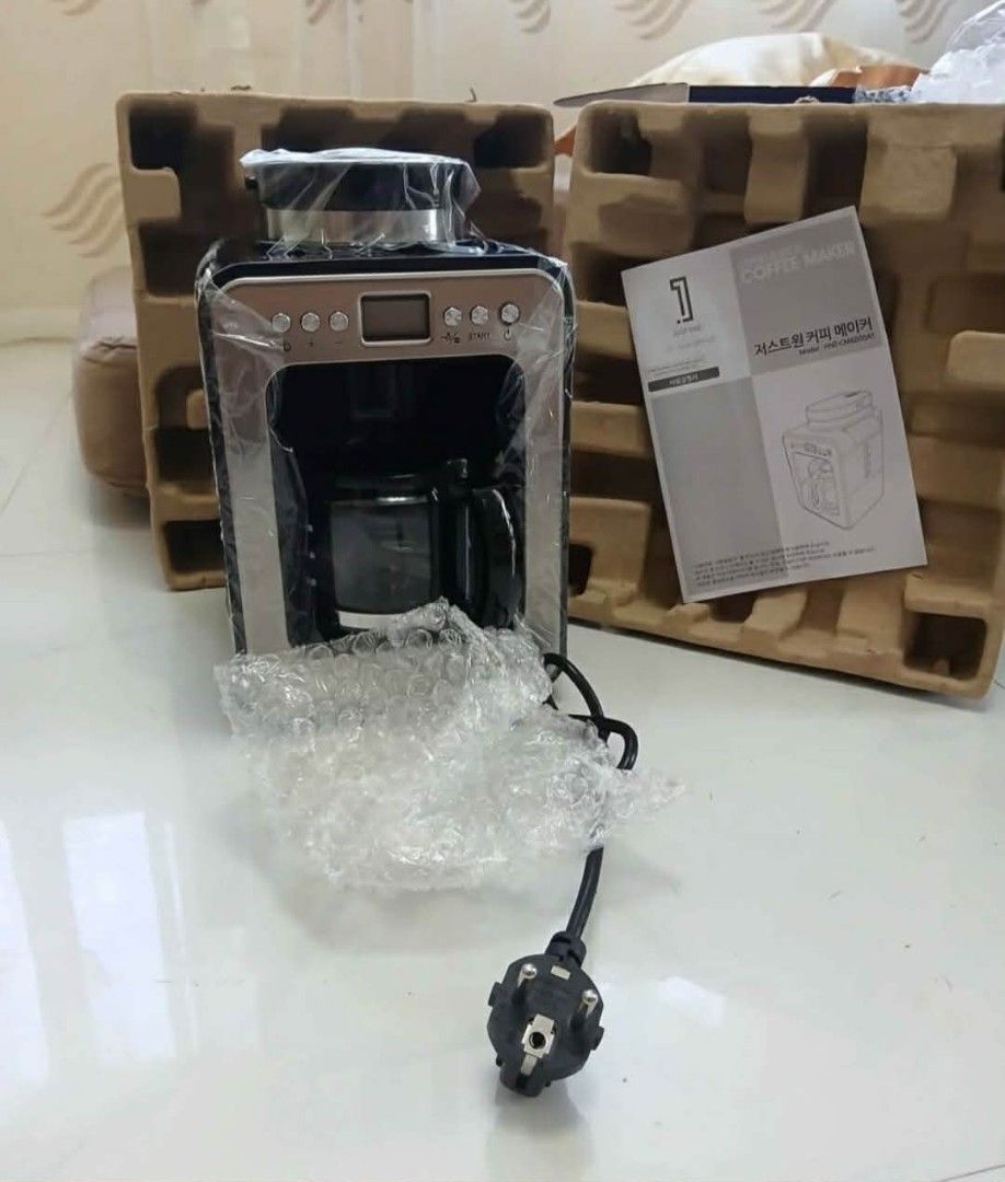 JUST ONE Grind and Brew Coffee Maker (Category: Coffee Machines & Makers) located in Manila. Submitted by iroh17 (Listing ID 1455586185, Image 2). Description: - Automatic drip coffee maker - Includes glass carafe and instruction manual - Original packaging materials included - Simple controls with digital display - Ready to brew your favorite coffee! - 4-cup capacity bean-to-cup drip machine - integrated grinder for whole beans or pre-ground cof