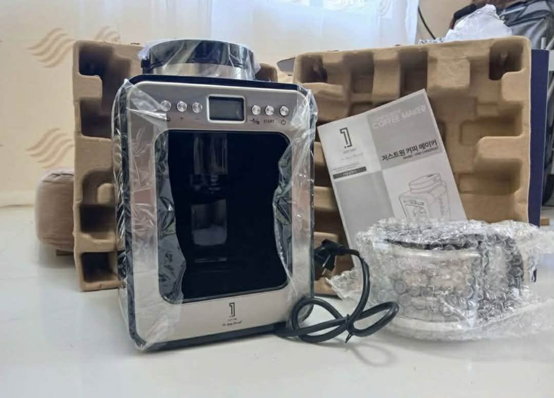 JUST ONE Grind and Brew Coffee Maker (Category: Coffee Machines & Makers) located in Manila. Submitted by iroh17 (Listing ID 1455586185, Image 1). Description: - Automatic drip coffee maker - Includes glass carafe and instruction manual - Original packaging materials included - Simple controls with digital display - Ready to brew your favorite coffee! - 4-cup capacity bean-to-cup drip machine - integrated grinder for whole beans or pre-ground cof