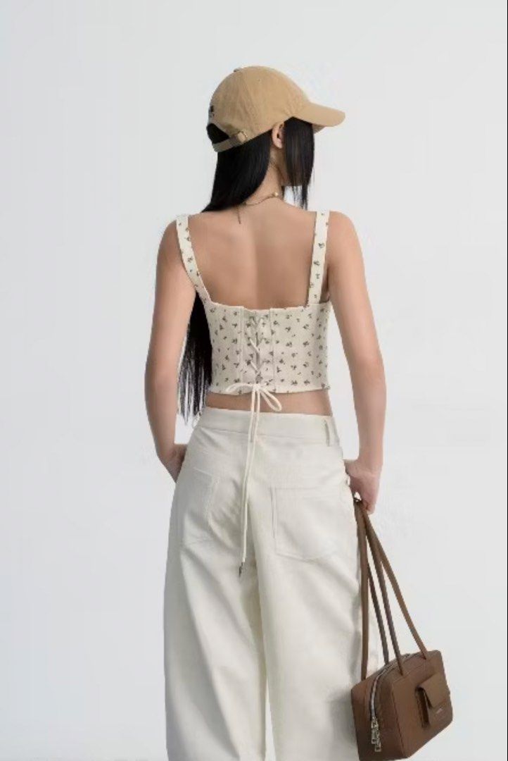 Lace Floral Corset Crop Top (Category: Blouses) located in Baliuag. Submitted by teerisoos (Listing ID 1455594941, Image 2). Description: Will fit M to semi L :) .