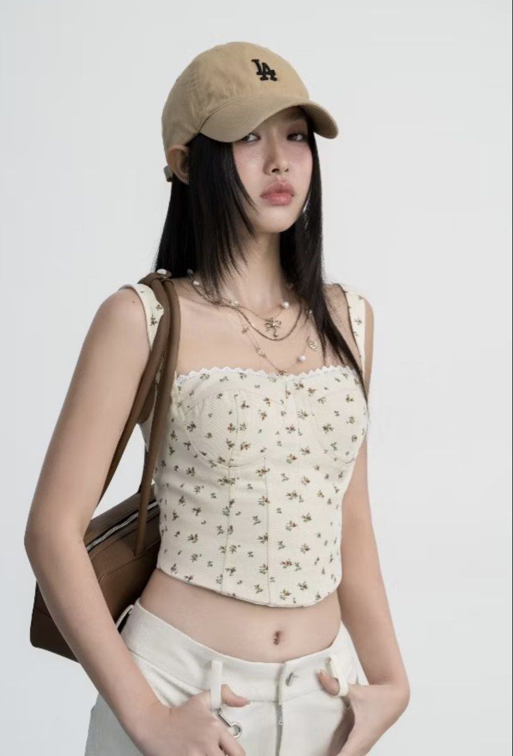 Lace Floral Corset Crop Top (Category: Blouses) located in Baliuag. Submitted by teerisoos (Listing ID 1455594941, Image 1). Description: Will fit M to semi L :) .