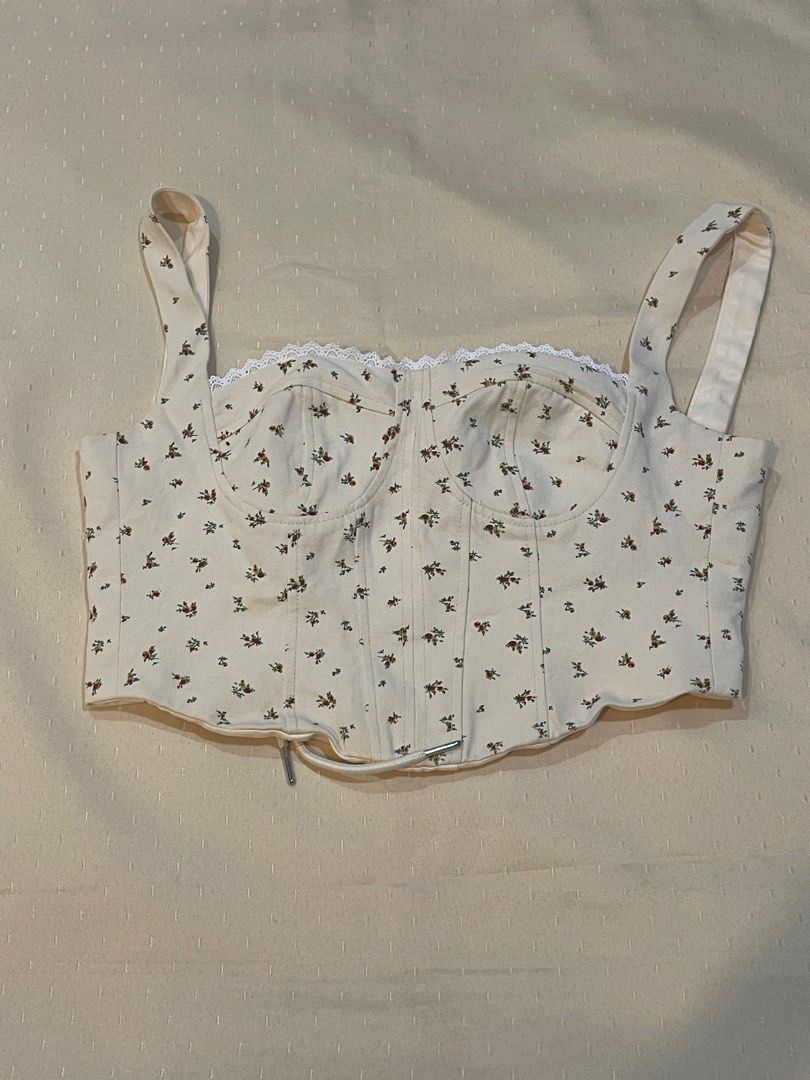 Lace Floral Corset Crop Top (Category: Blouses) located in Baliuag. Submitted by teerisoos (Listing ID 1455594941, Image 3). Description: Will fit M to semi L :) .