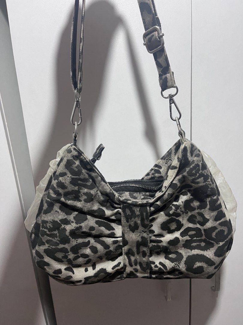 Leopard Print Shoulder Bag with Ruffle Detail (Category: Shoulder Bags) located in Manila. Submitted by ninib33 (Listing ID 1455657044, Image 2). Description: signs of usage no other issue can fit a few things payment first .