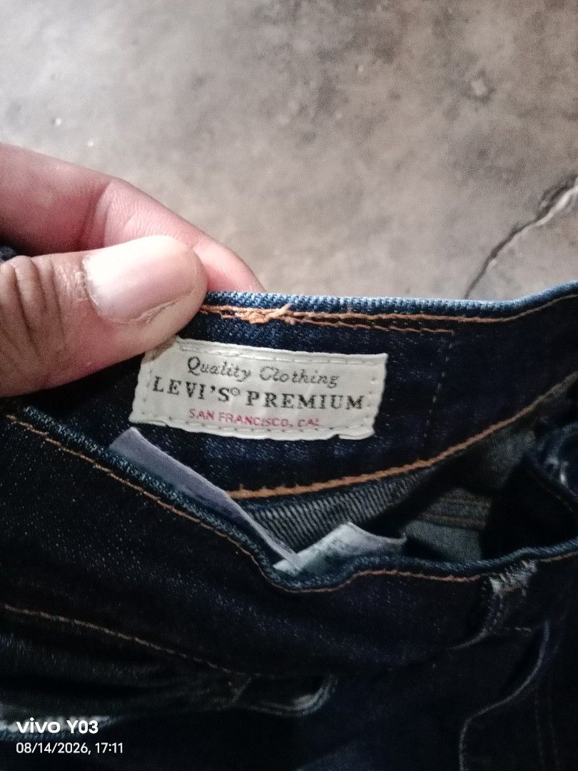 LEVI'S (Category: Jeans) located in Cabuyao City. Submitted by blake657 (Listing ID 1455583296, Image 3). Description: LEVI'S good condition color rate 9.8 10 .