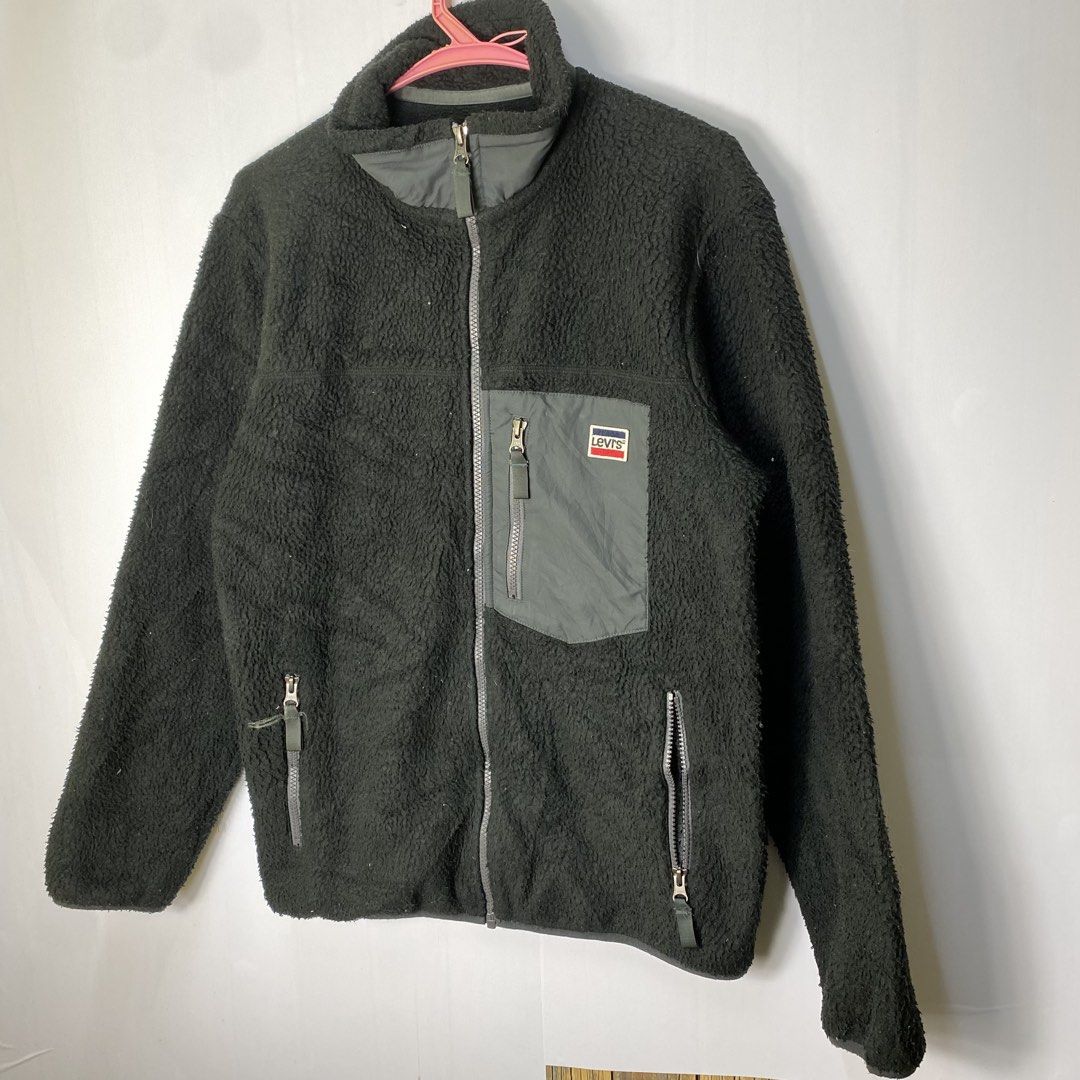 Levis fleech jacket (Category: Coats, Jackets and Outerwear) located in Kota Bharu. Submitted by realstell (Listing ID 1455668516, Image 3). Description: Pit21 Labuh 26.5.