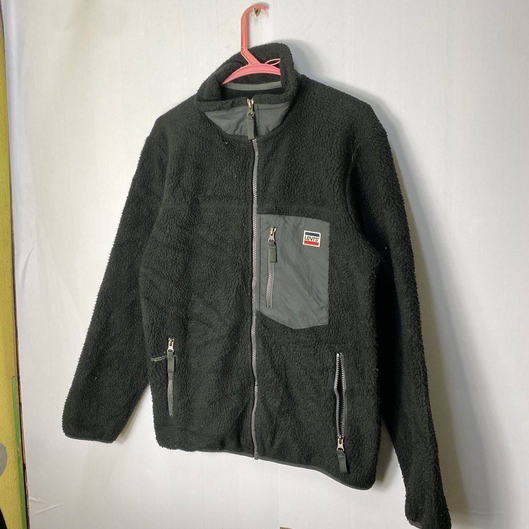 Levis fleech jacket (Category: Coats, Jackets and Outerwear) located in Kota Bharu. Submitted by realstell (Listing ID 1455668516, Image 2). Description: Pit21 Labuh 26.5.