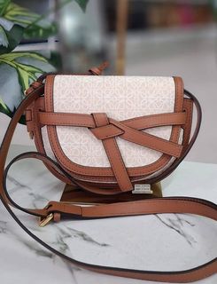 (Category: ) located in . Submitted by handbag_leather_bundle (Listing ID 1455558255, Image 1). Description: .