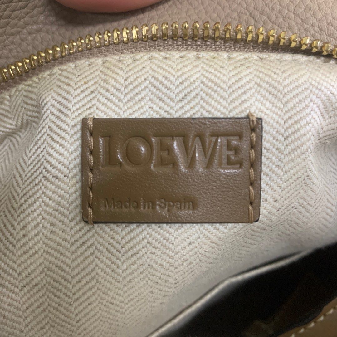 Loewe Puzzle Bag Taupe Leather (Category: Luxury Bags & Wallets) located in Antipolo. Submitted by RAREFINDS (Listing ID 1455622095, Image 2). Description: - Loewe Puzzle bag - Color: Taupe - Material: Pebble grain leather - Hardware: Gold tone - Closure: Zipper - Features: Classic geometric design, comfortable top handle - Interior: Loewe logo tag, 'Made in Spain' stamp - Ideal for: Everyday use.