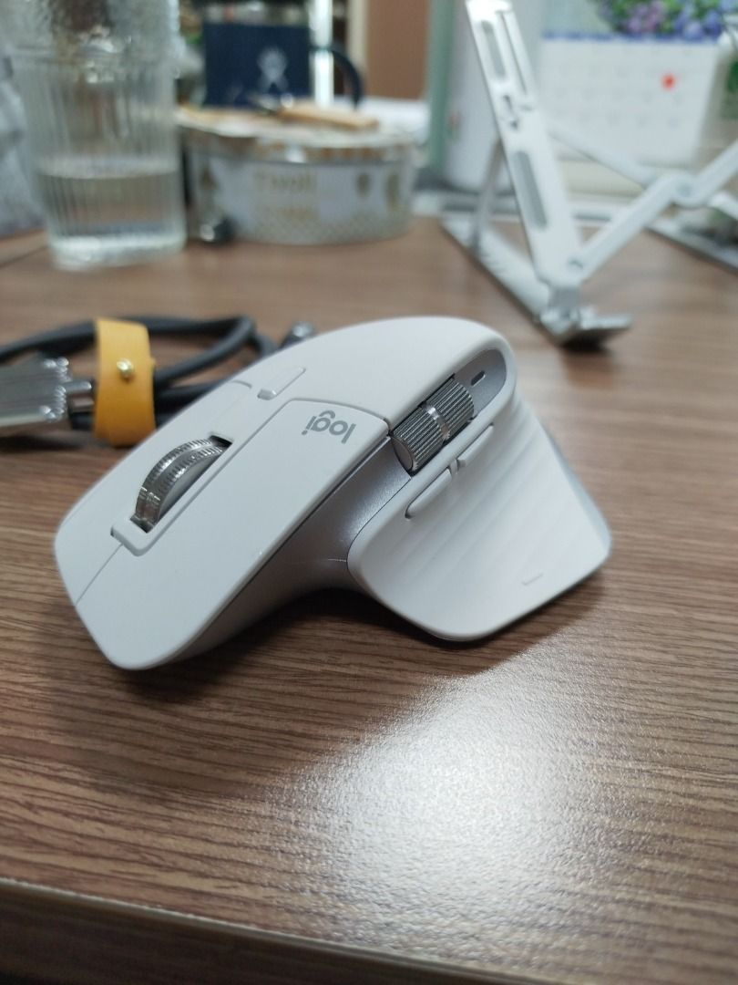 Logitech MX MASTER 3S (Best Productivity Mouse) w/ Logi Bolt (Category: Mouse & Mousepads) located in Quezon City. Submitted by calibre027 (Listing ID 1455587274, Image 2). Description: Logitech MX MASTER 3S (Best Productivity Mouse) w/ Logi Bolt ✔ 100% ORIGINAL, not yet opened for repairs ✔ fresh unit, test all you want upon pickup ✔ SRP is is around 6k 👉 Package: mouse, 10amp cable black, logi bolt receiver only 👉 meetup - Avire Tower Proj.4,