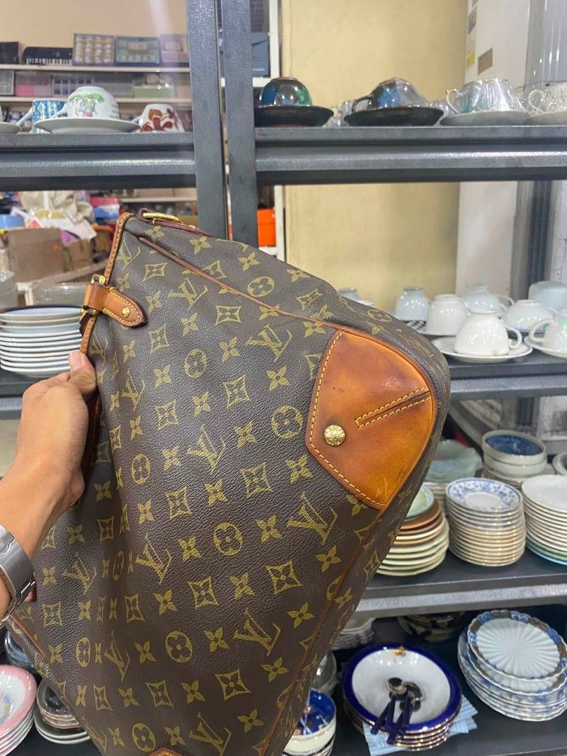 Louis Vuitton (Category: Shoulder Bags) located in Bacolod City. Submitted by nice_thriftt (Listing ID 1455581961, Image 2). Description: Louis Vuitton Coded Rank B.