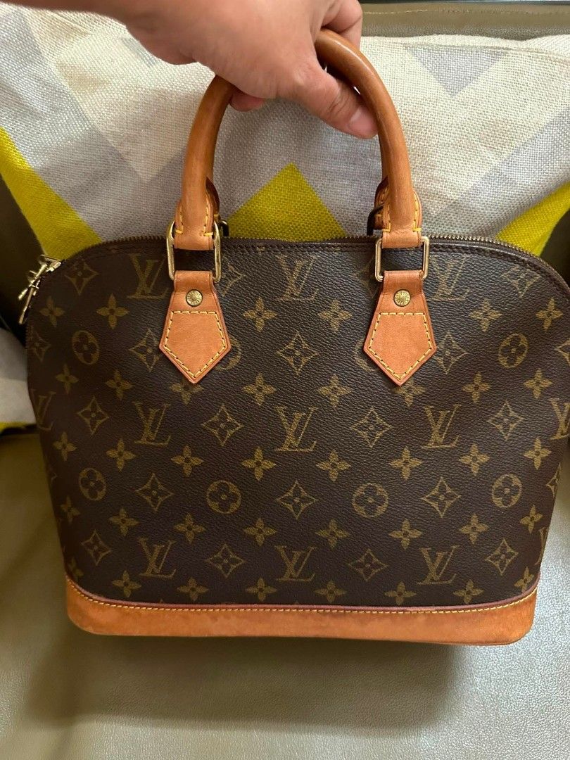 Louis Vuitton Monogram Alma BB Handbag (Category: Luxury Bags & Wallets) located in Aguilar. Submitted by rica040104 (Listing ID 1455550687, Image 2). Description: - Authentic Louis Vuitton Alma BB Handbag - Classic Monogram Canvas with Vachetta Leather Trim - Secure Zipper Closure - Made in France - Authenticated by POIZON (16-point check) - Authentication Number: 1596570129 (Valid until Aug 04, 2026) - Comes with POIZON Authentication Result Ca
