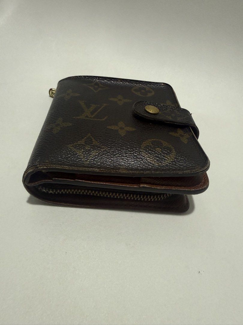 Louis Vuitton Monogram Canvas Bifold Wallet (Category: Luxury Bags & Wallets) located in Caloocan City. Submitted by krishazach (Listing ID 1455593931, Image 1). Description: - Authentic Louis Vuitton wallet - Classic monogram canvas - Bifold design - Zip coin pocket - see pics for the defects/issues - Smooth working zipper .