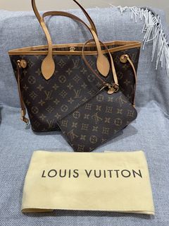 (Category: ) located in . Submitted by chloez.closet (Listing ID 1455565147, Image 1). Description: .
