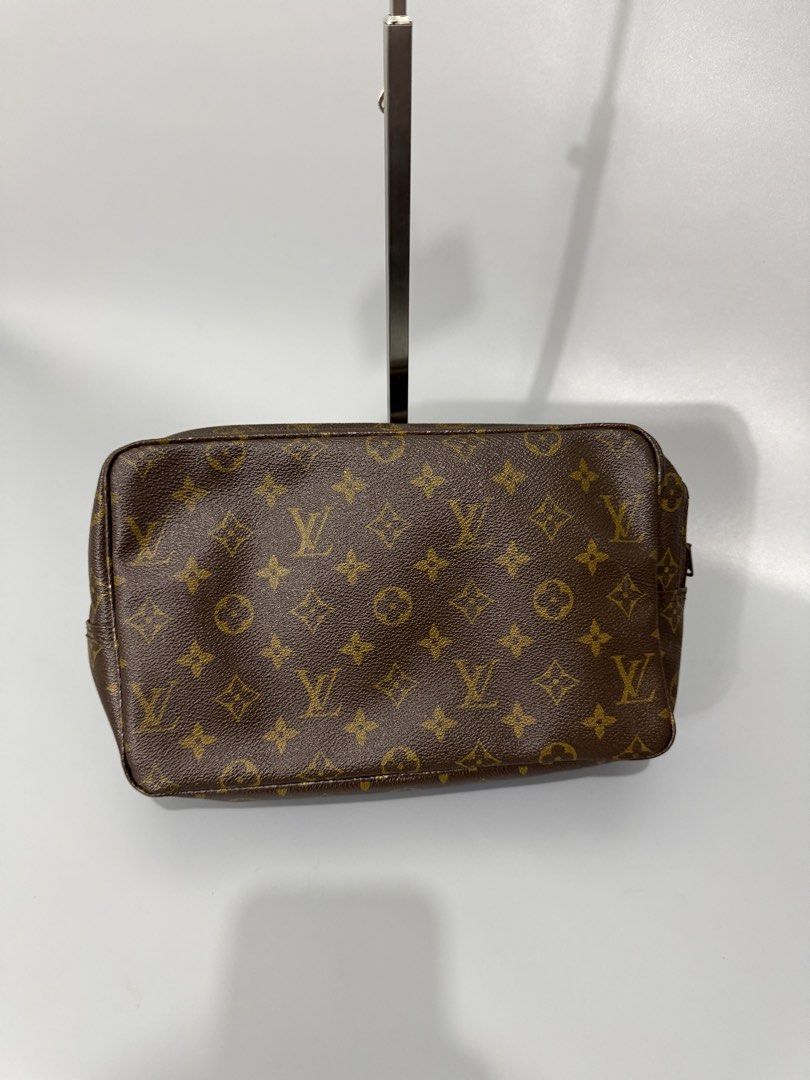 Louis Vuitton Toiletry Pouch (Category: Luxury Bags & Wallets) located in San Pedro. Submitted by astron_15 (Listing ID 1455673341, Image 1). Description: Authentic Rank A very good condition .