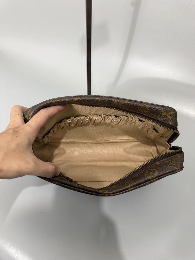 Louis Vuitton Toiletry Pouch (Category: Luxury Bags & Wallets) located in San Pedro. Submitted by astron_15 (Listing ID 1455673341, Image 3). Description: Authentic Rank A very good condition .
