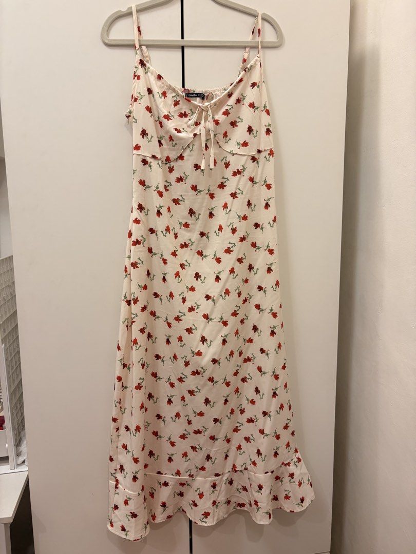Lovito Floral Spaghetti Strap Midi Dress (Category: Dresses) located in Navotas City. Submitted by kfoundthis (Listing ID 1455646444, Image 2). Description: • Size: Small to Medium • Used twice • Condition: 9/10 • RFS: Decluttering 📸 Actual photos posted..