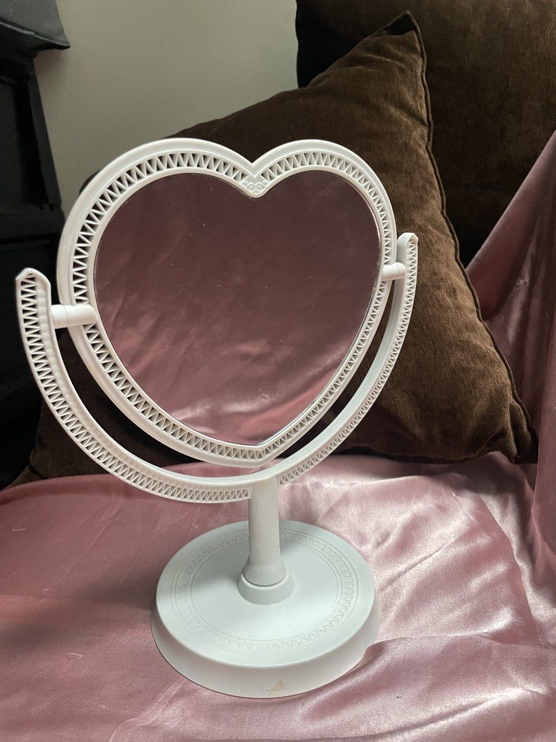 makeup mirror (Category: Mirrors) located in Manila. Submitted by miranduhh (Listing ID 1455668437, Image 1). Description: loc: pedro gil manila mop: online/pabili service mod: self-book/self-delivery.