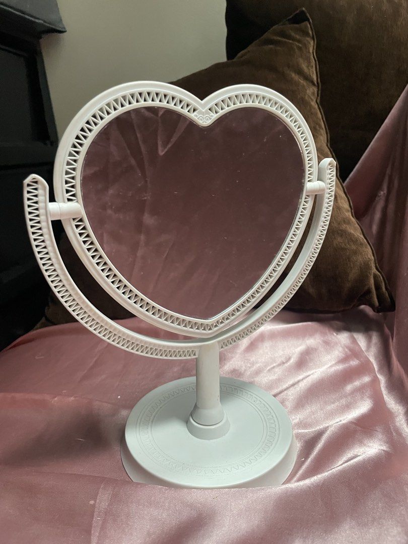makeup mirror (Category: Mirrors) located in Manila. Submitted by miranduhh (Listing ID 1455668437, Image 2). Description: loc: pedro gil manila mop: online/pabili service mod: self-book/self-delivery.