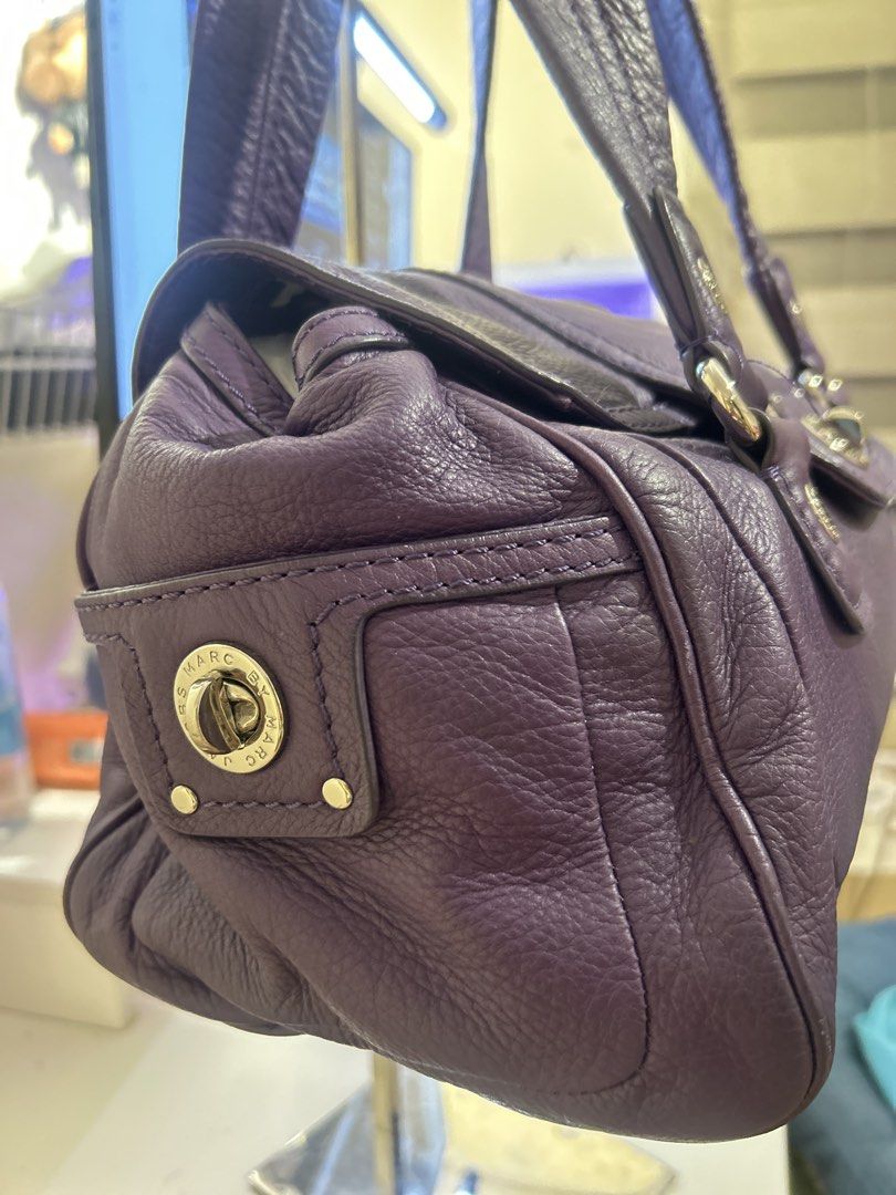 Marc by Marc Jacobs (Category: Luxury Bags & Wallets) located in Caloocan City. Submitted by cindylou_ (Listing ID 1455544123, Image 3). Description: 🍒 last price posted. no more LP. 🍒 small but spacious 🍒 very aesthetic and y2k 🍒 pebbled leather 🔴NO RETURN. NO EXCHANGE. NO REFUND 📍manila.