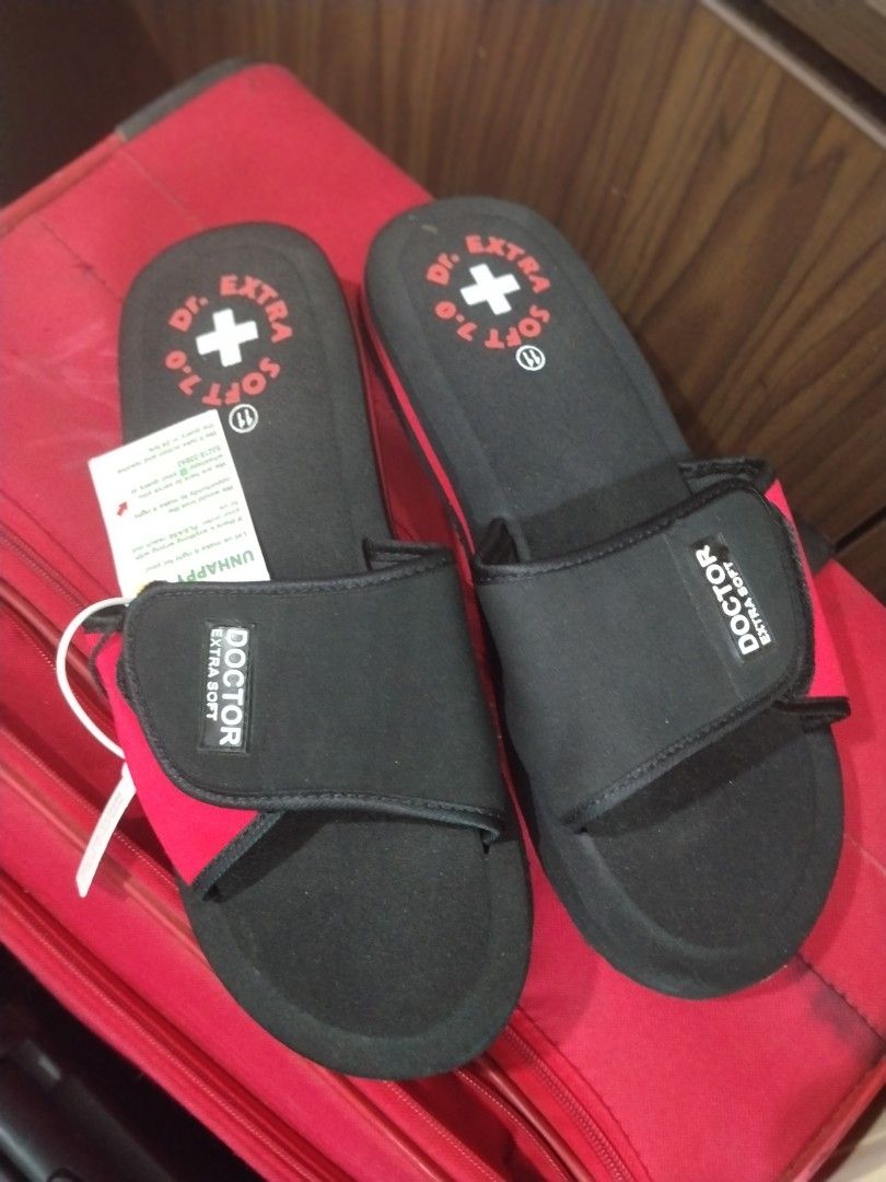 Men slippers (Category: Flipflops and Slides) located in Singapore. Submitted by swifttree_f77558 (Listing ID 1455524708, Image 1). Description: Good quality. Velcro top. Can meet at other mrt stations too. .