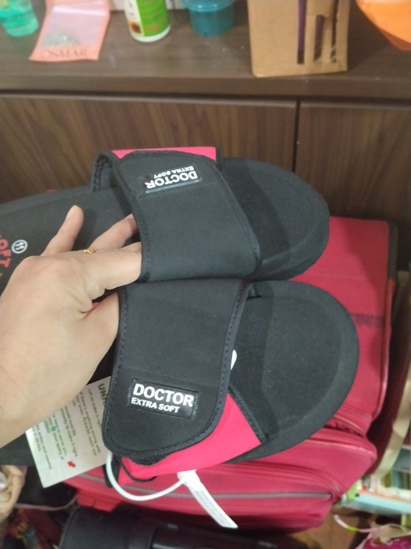 Men slippers (Category: Flipflops and Slides) located in Singapore. Submitted by swifttree_f77558 (Listing ID 1455524708, Image 2). Description: Good quality. Velcro top. Can meet at other mrt stations too. .