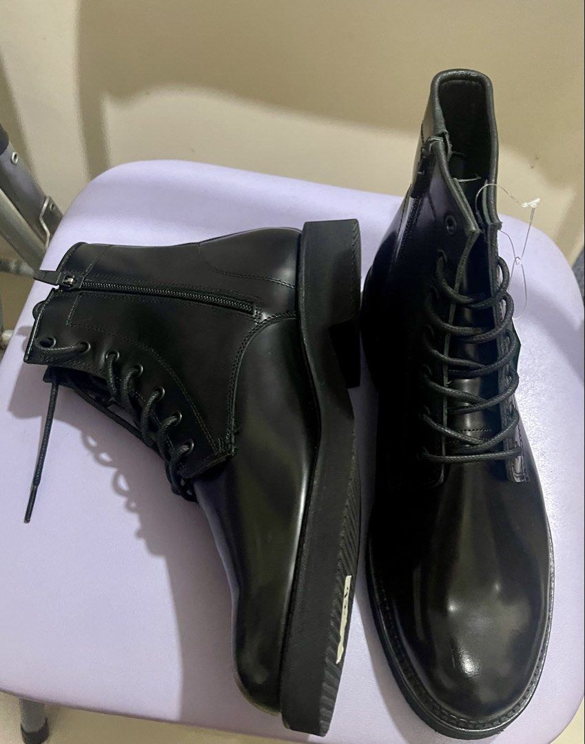 Mens Boots with side zipper (Category: Boots) located in Quezon City. Submitted by donnieg-227 (Listing ID 1455644855, Image 3). Description: Mens boots Black leather With side zipper Hawkins brand Size 42 Brand new w/o box.