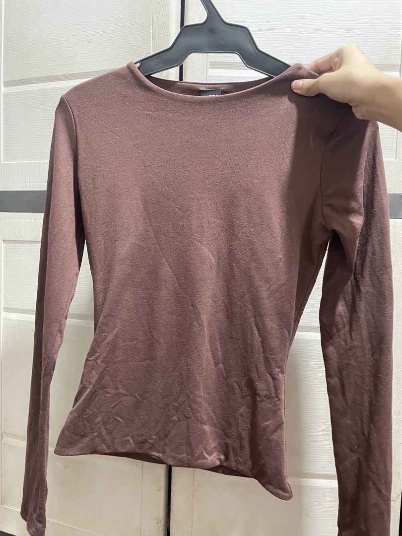MERA BASIC TOP (Category: Longsleeves) located in Manila. Submitted by chyo.se (Listing ID 1455591007, Image 1). Description: brand new premium onhand gagalangin, tondo manila lalamove, j&t or meet-up gcash (pf) or cash (mu) .