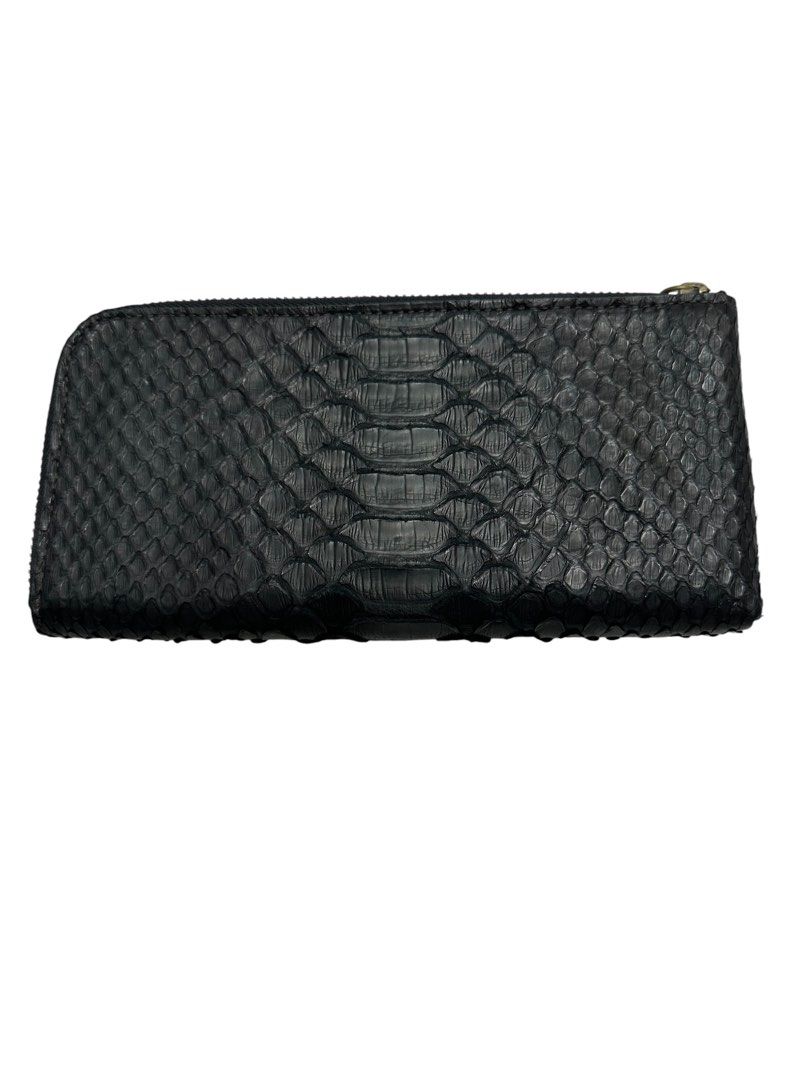 Mettique python wallet （分類：手袋及銀包）位於 Hong Kong。 由 mcmaby 提交（商品編號 1455566506，圖片 2）。簡介： - Brand: Mettique - Material: Genuine Python Leather - Color: Black - Style: Zip-around Wallet - Design: Textured python skin - Gender: Unisex。