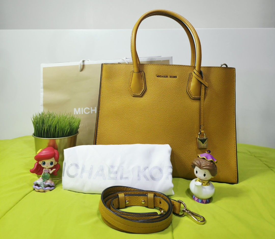 Michael Kors Authentic bag (Category: Luxury Bags & Wallets) located in Paranaque City. Submitted by carlybevs0502 (Listing ID 1455503725, Image 3). Description: personal authentic MK bag, soft leather, mustard yellow in color, gold hardware. in very good condition. Paired with wallet, add P500 only..