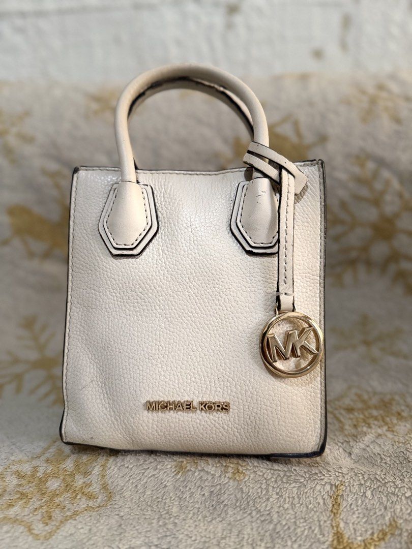 Auth Michael Kors White Mercer Mini (Category: Luxury Bags & Wallets) located in Manila. Submitted by handpickedbycox (Listing ID 1455572363, Image 2). Description: 📌Authentic Michael Kors white leather mini Mercer bag - Elegant gold MK charm detail - Convenient top handles - Compact size, ideal for carrying essentials - Interior is clean and well-maintained - Shows minor signs of wear on handles and edges, consistent with light use - Still a st