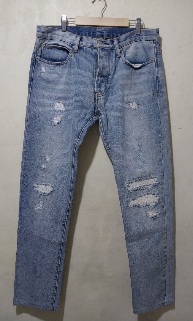 MNML Distressed Denim Jeans (Category: Jeans) located in Manila. Submitted by PrinceDani.Clothing (Listing ID 1455529167, Image 2). Description: mnml distressed denim pants Size 31-32in width 39in length excellent condition .