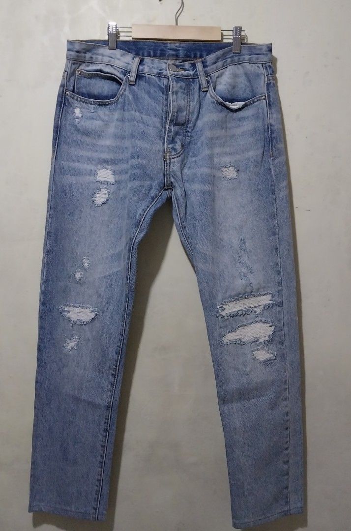 MNML Distressed Denim Jeans (Category: Jeans) located in Manila. Submitted by PrinceDani.Clothing (Listing ID 1455529167, Image 1). Description: mnml distressed denim pants Size 31-32in width 39in length excellent condition .