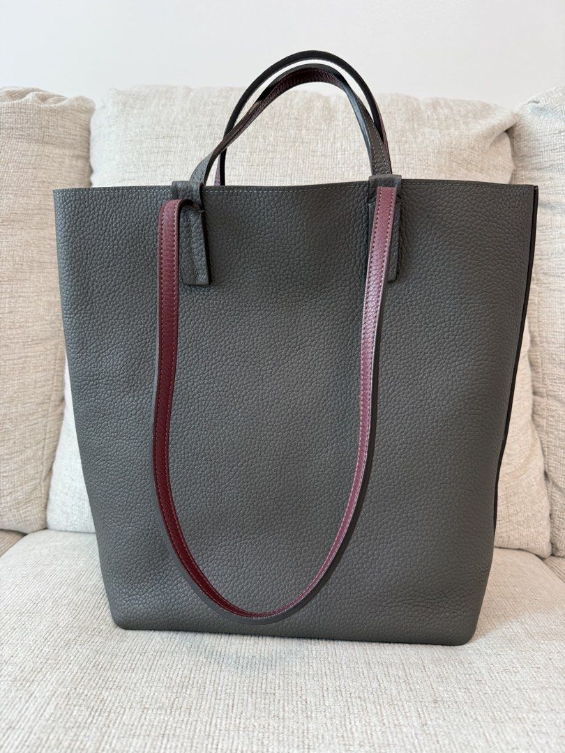 Moynat (Category: Luxury Bags & Wallets) located in Makati City. Submitted by dgcurated09 (Listing ID 1455653329, Image 3). Description: With dustbag.