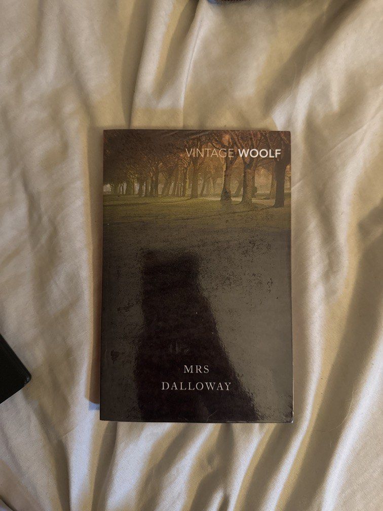 MRS DALLOWAY (Category: Storybooks) located in San Jose del Monte. Submitted by idecluttermythings (Listing ID 1455525851, Image 1). Description: .