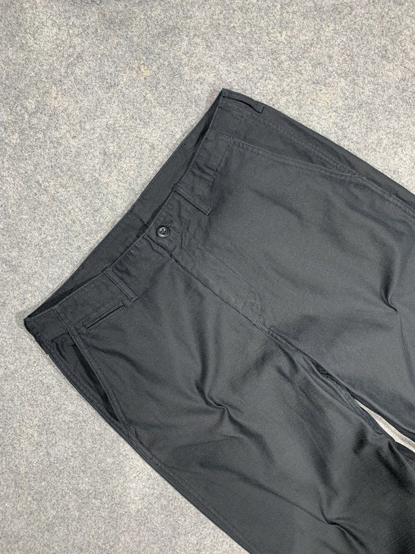 Musinsa Standard Utility Chino Pants (Category: Chinos) located in Zamboanga. Submitted by zhifay (Listing ID 1455509718, Image 3). Description: Musinsa Standard Utility Chino Pants Straight-leg utility chino pants in deep black. Features a premium heavy-duty canvas weave, casual flat-front tailoring, on-seam side pockets with a front coin/fob slot, and dual clean rear welt pockets. Condition is 9.5/10 Pristine Condition with crisp stitching and 