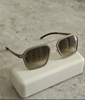 (Category: ) located in . Submitted by fashion.luxe.collection (Listing ID 1455610664, Image 1). Description: .