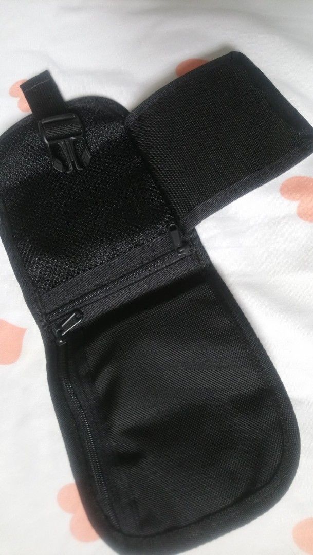 National Geographic ID wallet (Category: Belt bags, Clutches and Pouches) located in Bulacan. Submitted by starterpackoo (Listing ID 1455633957, Image 3). Description: BOUGHT - SOLD - JULY 31 2026 Nabili ko ito ng 150 pesos lang yata sa isang Mura magbentang seller sa fb. Nasa San Jose pa kami noon. Gagamitin ko sana for Photowalk o pang motor sa Malolos, pero Hindi ko naman sya nagamit kahit isang beses dahil alanganin ang pockets. Nasa compartm