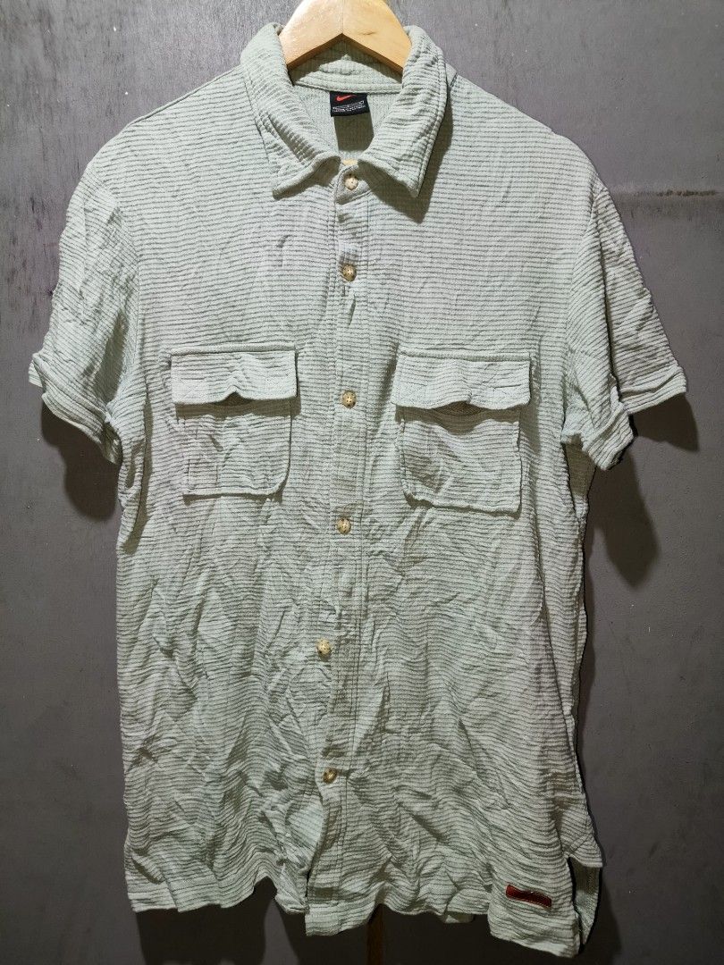 NIKE POLO SHIRT (Category: Formal Shirts) located in Makati City. Submitted by updownthrift (Listing ID 1455605311, Image 1). Description: SIZE LARGE NO ISSUE EXCELLENT CONDITION.