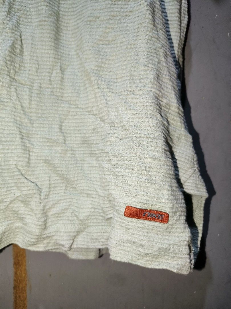 NIKE POLO SHIRT (Category: Formal Shirts) located in Makati City. Submitted by updownthrift (Listing ID 1455605311, Image 2). Description: SIZE LARGE NO ISSUE EXCELLENT CONDITION.