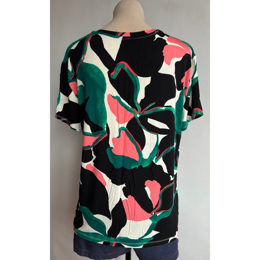 Nine West Shirt Blouse Top big plus size (Category: Shirts) located in Quezon City. Submitted by rosepam (Listing ID 1455619281, Image 3). Description: Nine West Soft Spun Tee Shirt Top Lightweight, soft, stretchy Size on tag: L *some color bleed - hindi masyado halata since abstract naman FIX PRICE Measurements posted for reference.