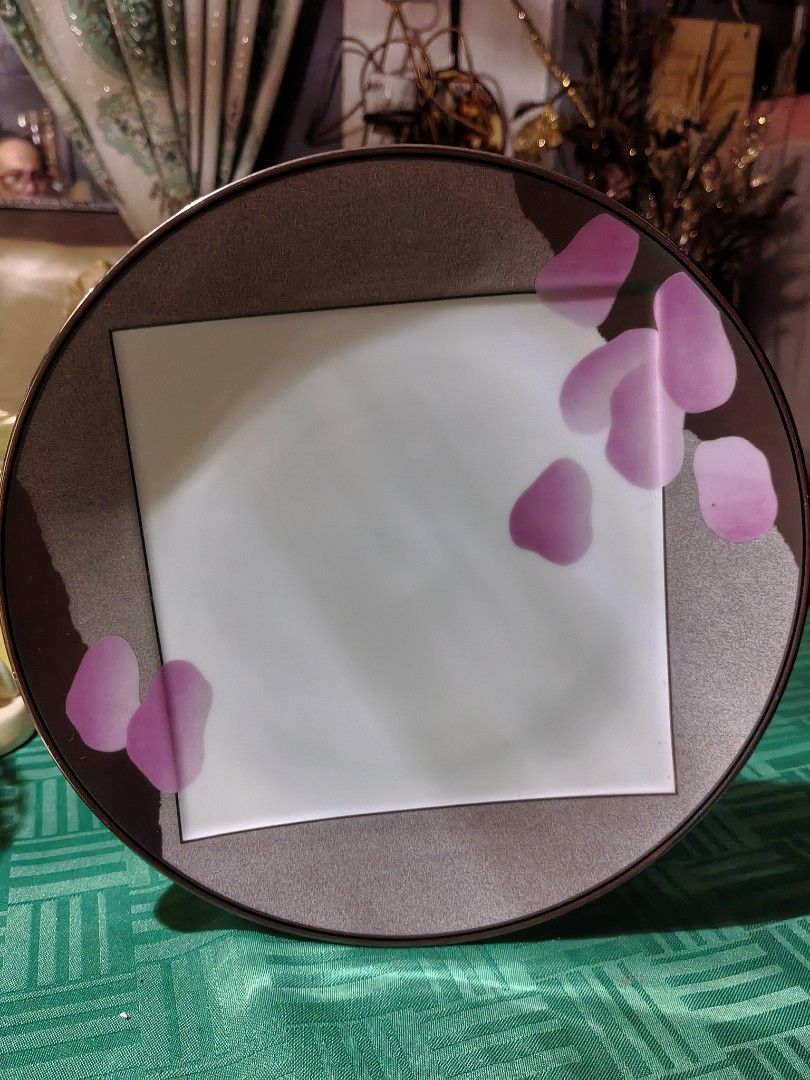 Noritake Serving Plate 10.5" (Category: Dinnerware & Cutlery) located in Manila. Submitted by luckycharm_215 (Listing ID 1455624553, Image 1). Description: VGC.