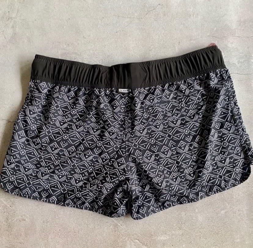 Olaian Printed Swim Shorts (Category: Shorts) located in Nagcarlan. Submitted by snccollection (Listing ID 1455554388, Image 3). Description: Never worn but washed. 10/10 Condition. - Olaian swim shorts - Geometric black and white print - Size: M-L - Black elastic waistband with drawstring - Designed for swimming and water activities RFS: Decluttering.