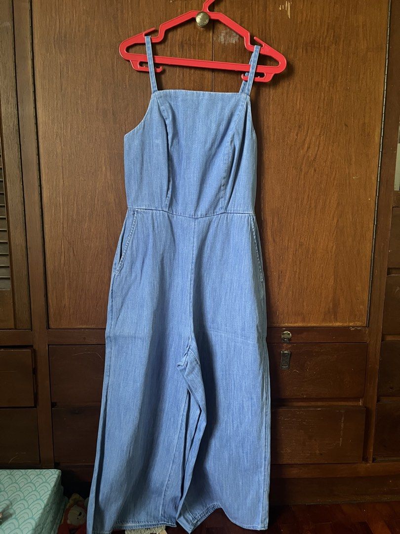 Old Navy Denim Square Neck Wide Leg Jumpsuit (Category: Jumpsuits) located in Quezon City. Submitted by dietmountaindew_00 (Listing ID 1455558049, Image 2). Description: - Used once - Smocked back (stretchy) - Fits up to medium frame (wore this when I was 56 kg) - No manual measurements - See pic for when worn and reference (my height is 158cm) - Tags Zara Mango H&M Bershka GU UNIQLO Love Bonito Editors Market Stradivarius Gap Free People Old Nav