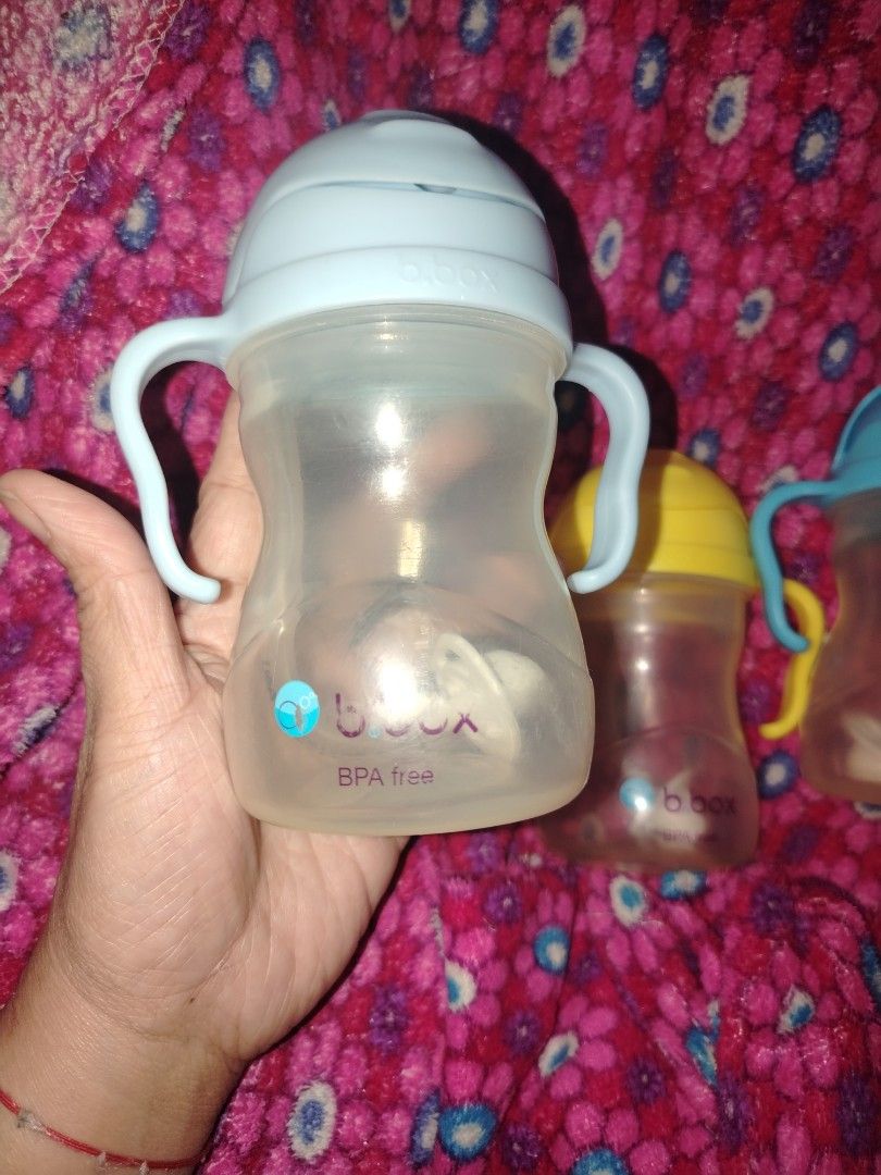 ORIGINAL b.box Sippy Cups (3 pcs) (Category: Weaning & Toddler Feeding) located in Manila. Submitted by purediamond888 (Listing ID 1455504844, Image 3). Description: - Set of 3 B.box sippy cups - Colors: 2 light blue, 1 yellow - Features: Handles and internal straw - Material: BPA-free - Ideal for: Toddlers learning to drink independently - Condition: Minor signs of use, fully functional.