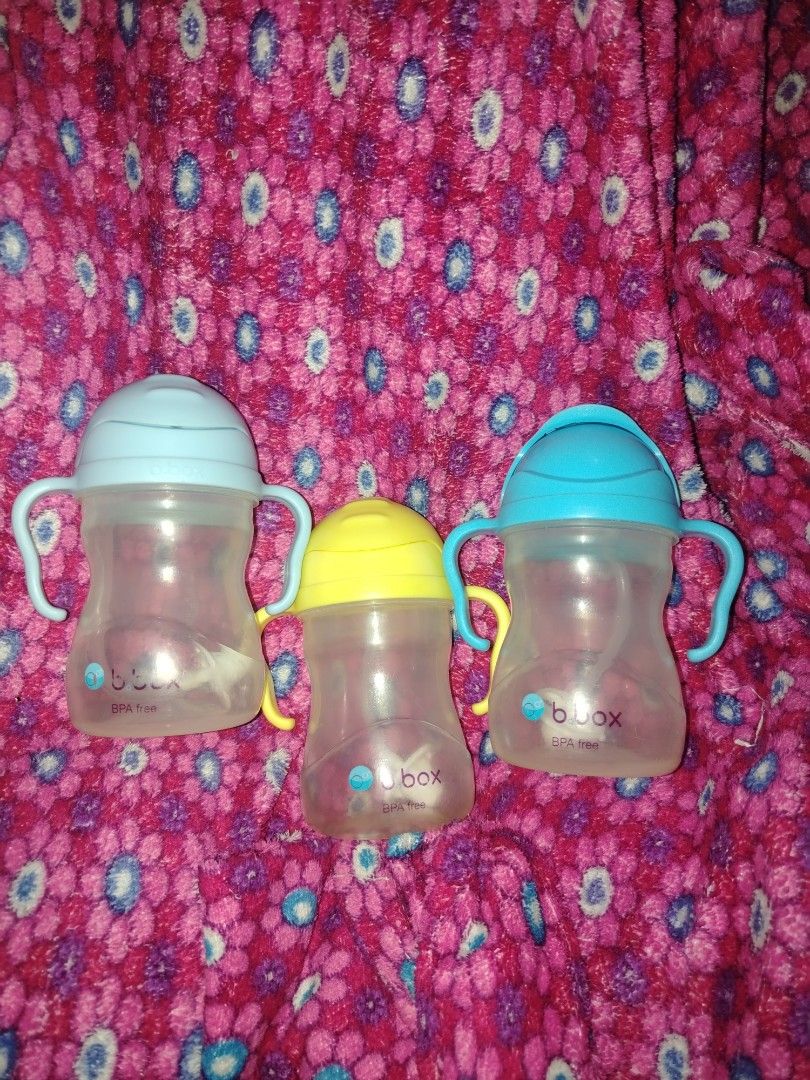ORIGINAL b.box Sippy Cups (3 pcs) (Category: Weaning & Toddler Feeding) located in Manila. Submitted by purediamond888 (Listing ID 1455504844, Image 1). Description: - Set of 3 B.box sippy cups - Colors: 2 light blue, 1 yellow - Features: Handles and internal straw - Material: BPA-free - Ideal for: Toddlers learning to drink independently - Condition: Minor signs of use, fully functional.