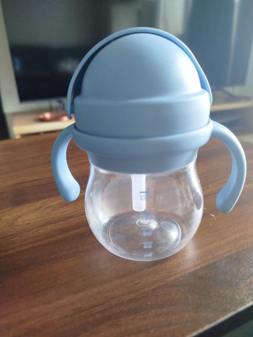 OXO Tot Straw Sippy Cup Blue (Category: Weaning & Toddler Feeding) located in Paranaque City. Submitted by kaceys_closet (Listing ID 1455553762, Image 3). Description: - Blue OXO Tot straw sippy cup - Features handles for easy grip - Measurements marked on the side - Ideal for toddlers learning to drink independently - Easy to clean and use.