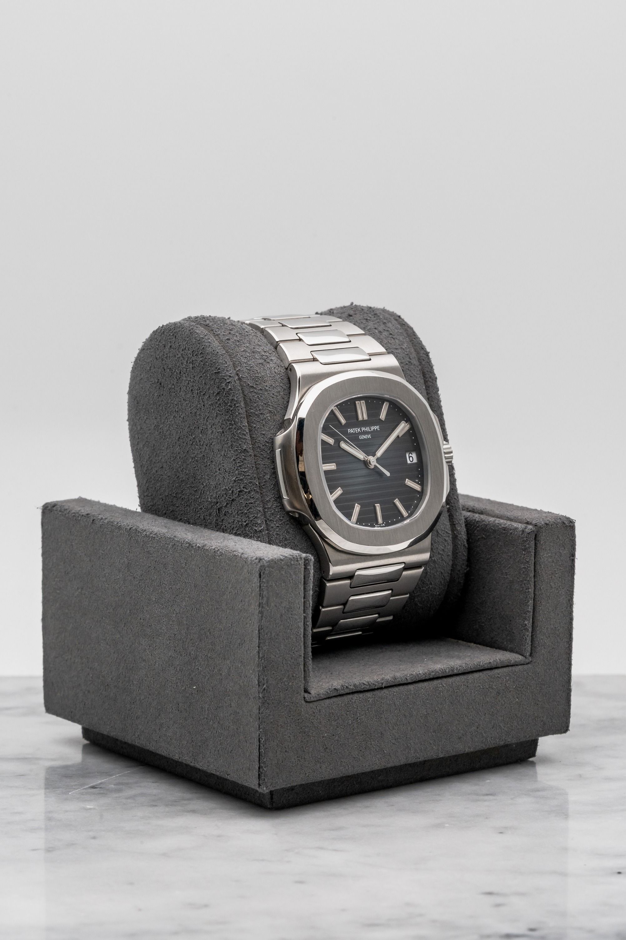 Patek Philippe Nautilus 5711/1A-010 Blue Dial • 2014 • 📦 & 📄 (Category: Watches) located in Singapore. Submitted by timetells (Listing ID 1455536292, Image 3). Description: Brand: Patek Philippe Model: Nautilus Reference Number: 5711/1A-010 Year: 2014 Case Size: 40 mm Case Material: Stainless Steel Dial: Blue-Black Gradient Dial with Horizontal Embossed Grooves, Applied Luminous Baton Hour Markers and Date Display Strap: Stainless Steel Integra