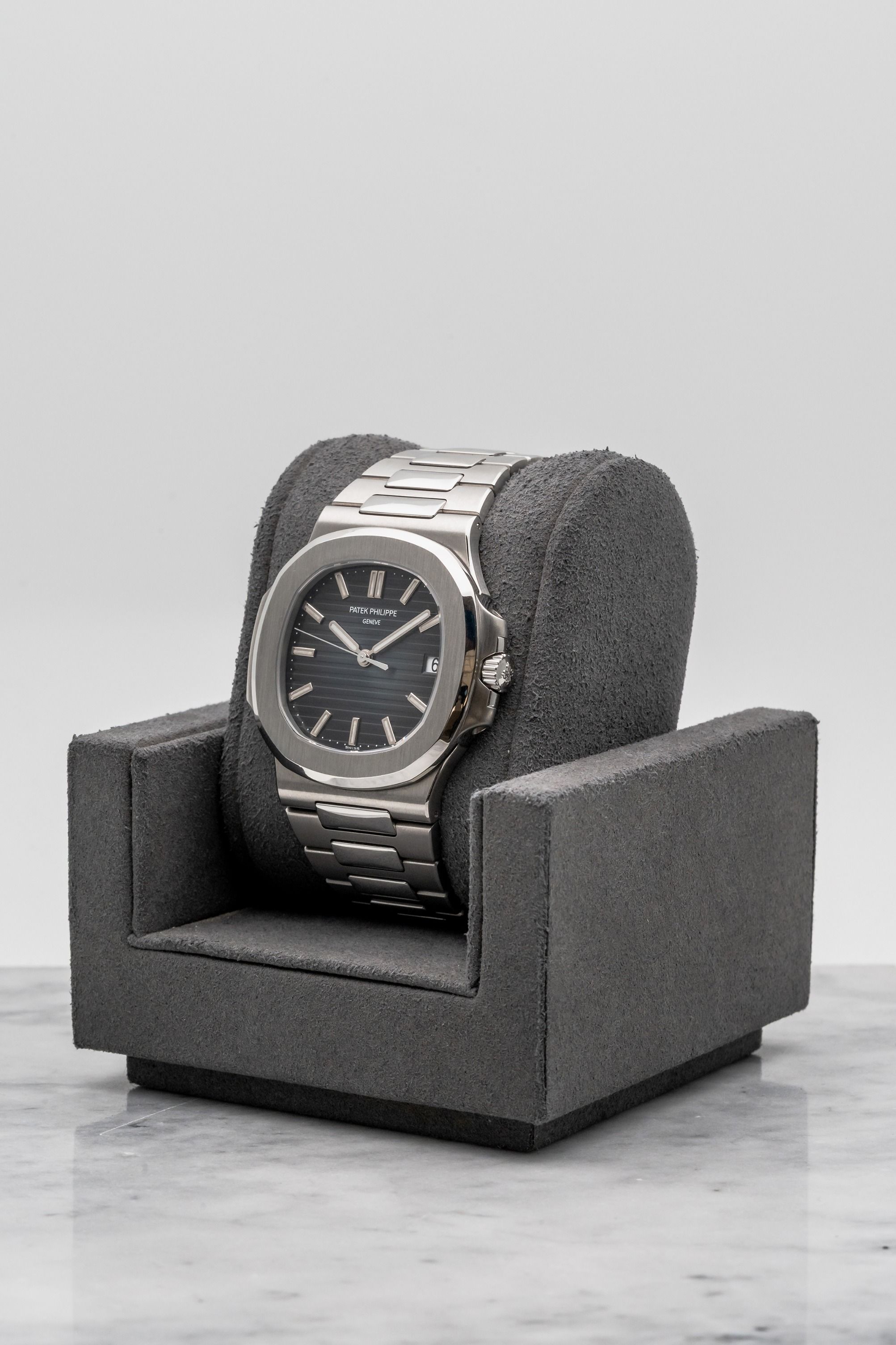 Patek Philippe Nautilus 5711/1A-010 Blue Dial • 2014 • 📦 & 📄 (Category: Watches) located in Singapore. Submitted by timetells (Listing ID 1455536292, Image 2). Description: Brand: Patek Philippe Model: Nautilus Reference Number: 5711/1A-010 Year: 2014 Case Size: 40 mm Case Material: Stainless Steel Dial: Blue-Black Gradient Dial with Horizontal Embossed Grooves, Applied Luminous Baton Hour Markers and Date Display Strap: Stainless Steel Integra