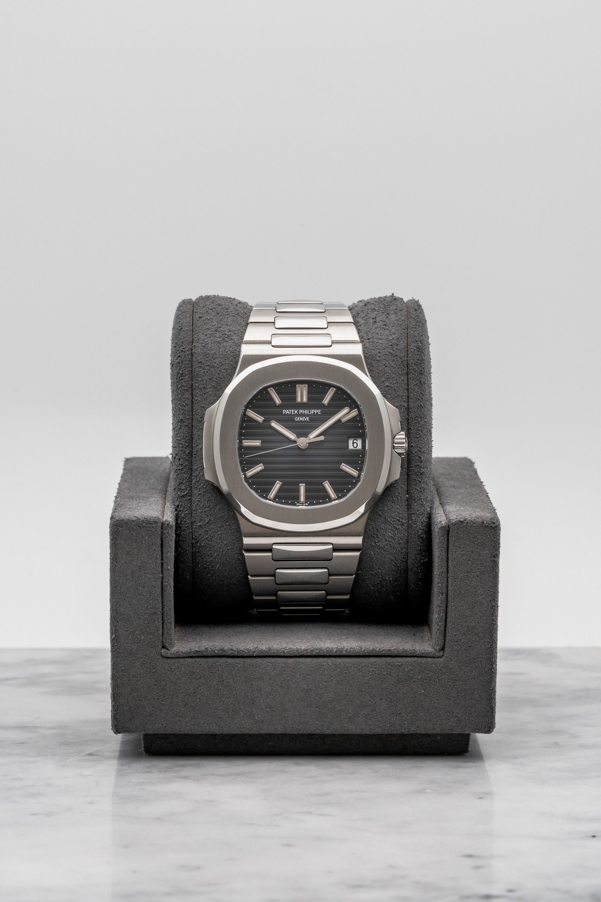 Patek Philippe Nautilus 5711/1A-010 Blue Dial • 2014 • 📦 & 📄 (Category: Watches) located in Singapore. Submitted by timetells (Listing ID 1455536292, Image 1). Description: Brand: Patek Philippe Model: Nautilus Reference Number: 5711/1A-010 Year: 2014 Case Size: 40 mm Case Material: Stainless Steel Dial: Blue-Black Gradient Dial with Horizontal Embossed Grooves, Applied Luminous Baton Hour Markers and Date Display Strap: Stainless Steel Integra