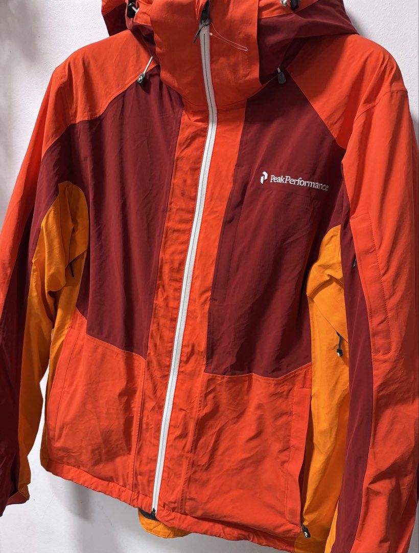 Peak performance jacket (Category: Activewear) located in La Trinidad. Submitted by toronnie22 (Listing ID 1455592023, Image 2). Description: -peak performance jacket -thermo cool -in very good condition -no issue no issue Women’s but good fit to men’s unisex -Size on tag medium -large Asian -Color rate :10/10 -Color: orange,mustard,maroon -Dimensions in inches W 23armpit to armpit Length 28 -Selling for 2800 -Baguio location -Ship via j&t only -
